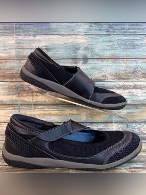 Clarks Mary Jane Shoes Womens Size 6.5M Black Leather Hook & Loop Strap
